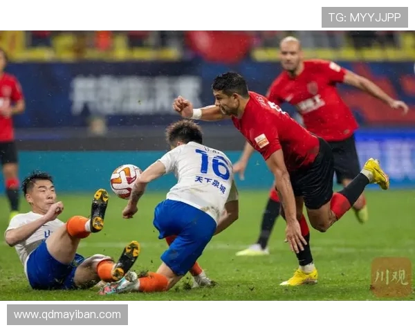 成都蓉城鏖战绿茵巅峰激战再燃展现川蜀足球豪情风采